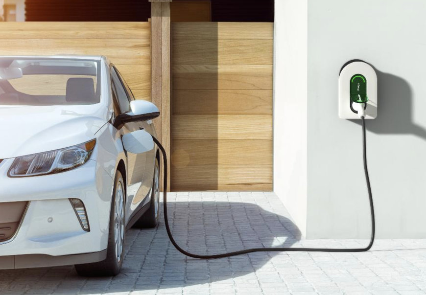 Schneider Electric lanza Schneider Charge, un cargador residencial para vehículos eléctricos que simplifica la instalación y la gestión energética del hogar